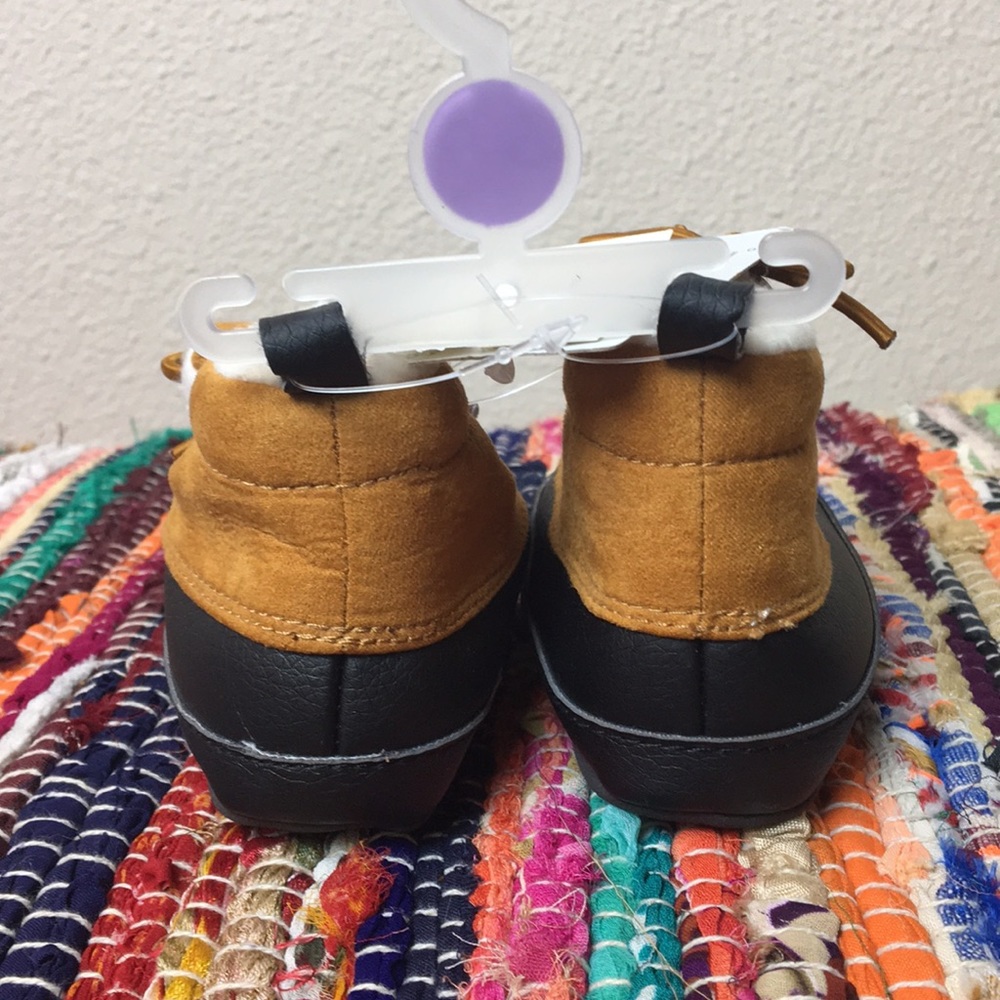 CARTER’S HIKING BOOT NWT SIZE 6-9M - Picture 4 of 7